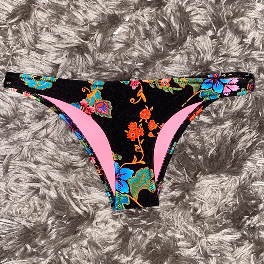 Black/floral Triangl Bottoms